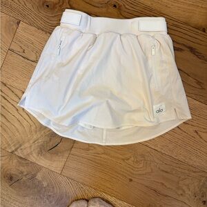 ALO Yoga White Tennis Skirrt